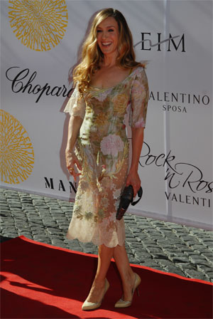 Illustration for article titled Sarah Jessica Parker + Valentino = Outrageously Frumpy